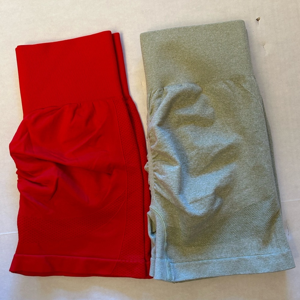 Butt Lifting Yoga‎ Bundle of 2 Workout Shorts in red & mint Sz- S. BB1